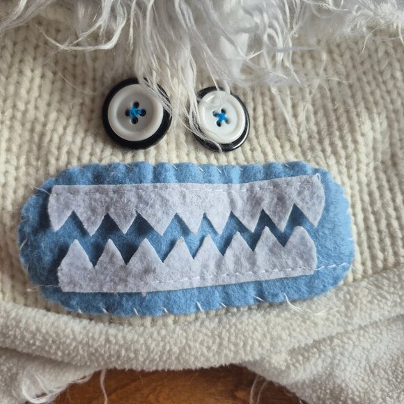 Fun Monster white furry winter hat - Picture 4 of 5
